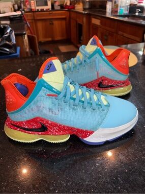 Nike LeBron 19 Low